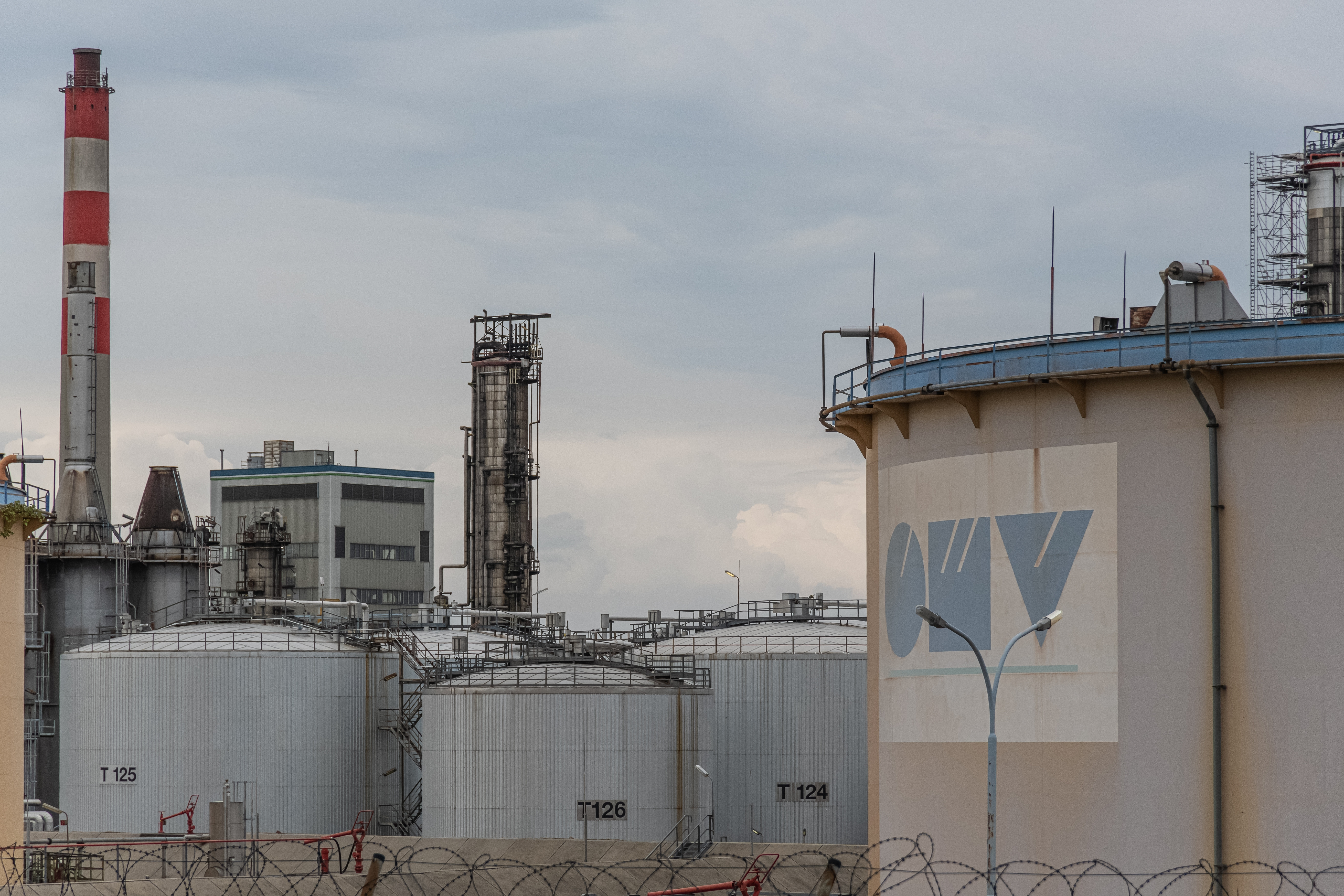 OMV nu va plăti taxa de solidaritate în Germania și nici în România, susțin oficialii companiei. Suma plătită în Austria