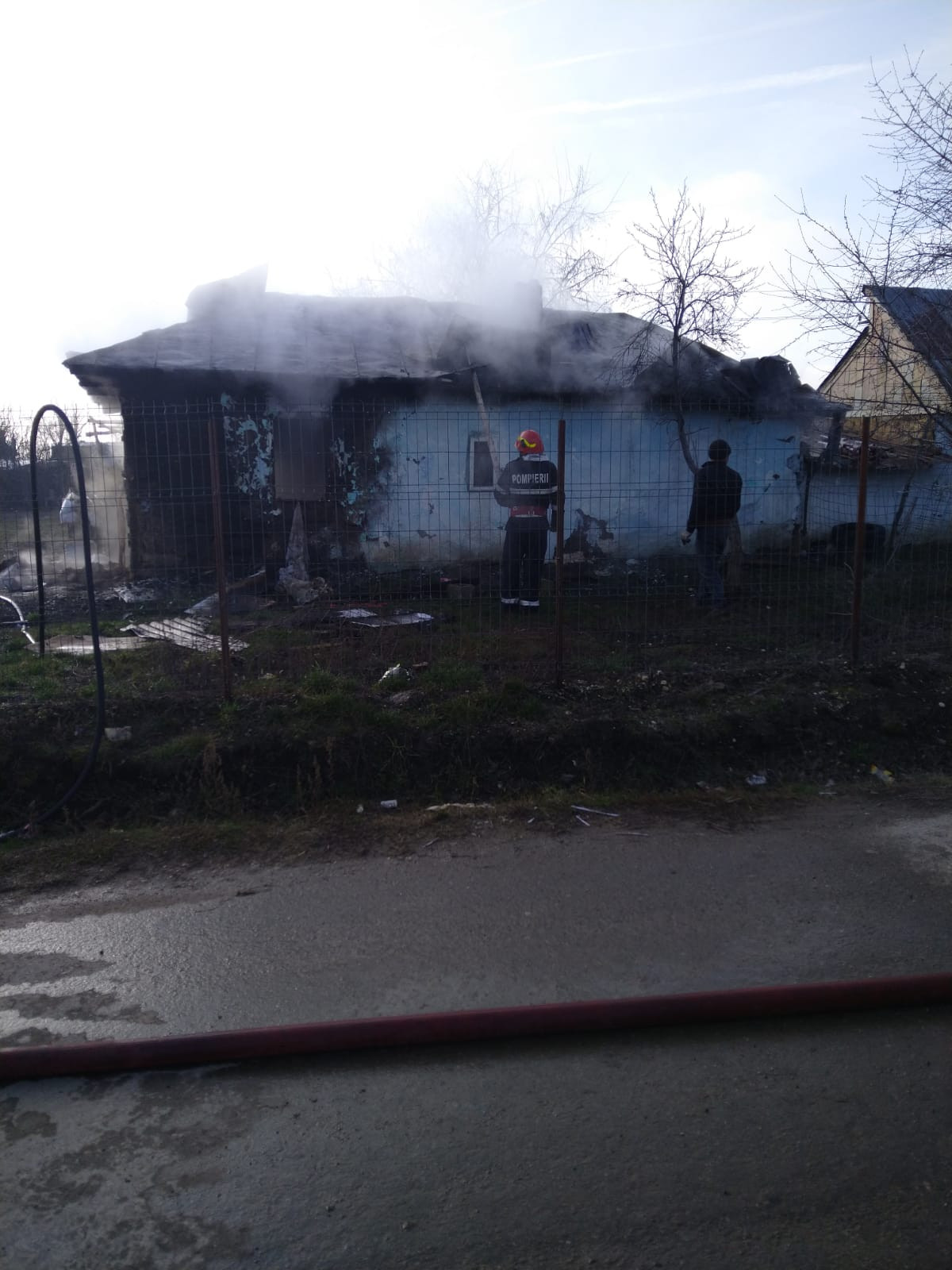 Bebeluș în vârstă de un an, găsit decedat într-o casă mistuită de flăcări. În casă se mai afla o copilă de trei ani