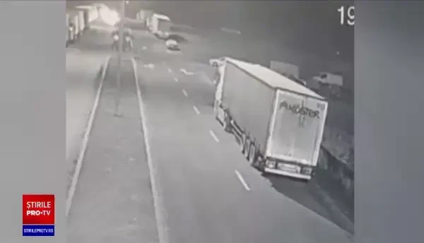 Doi studenți au murit într-un bolid cu care au intrat frontal într-un TIR, în Sibiu. Momentul tragediei a fost filmat