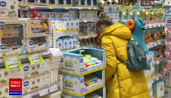 Fetițele și băieții nu își mai doresc jucării. Ce îi cer acum copiii lui Moș Crăciun