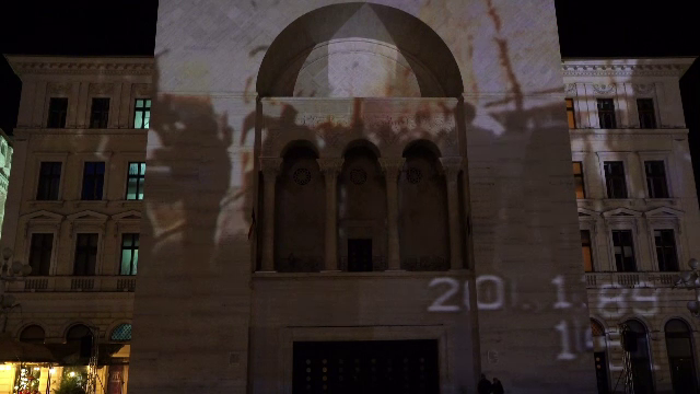 Momente emoționante la Timișoara. Pe clădirea Operei Naționale Române au fost proiectate imagini și mărturii de la Revoluție
