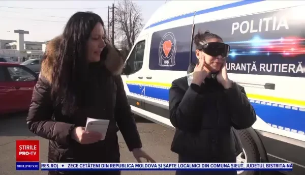 Polițiștii au ieșit în trafic pentru a le oferi șoferilor dispozitive hands-free. Care este scopul acestei inițiative