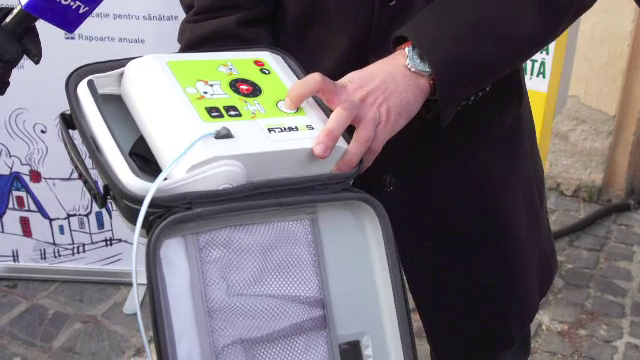Un defibrilator portabil a fost furat din centrul Brașovului. „Nu are nici o valoare în casa unui individ”