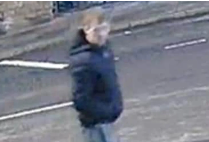 Un individ a furat o mașină în care se afla un copil pe bancheta din spate. Poliția face apel pentru prinderea lui