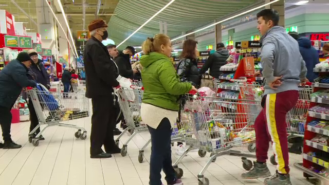 Agitație în piețe și supermarketuri. Ce produse au cumpărat românii pentru masa de Crăciun