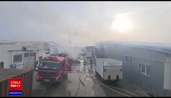 Incendiu la o hală din localitatea Pantelimon. Pompierii intervin la fața locului cu opt autospeciale | FOTO