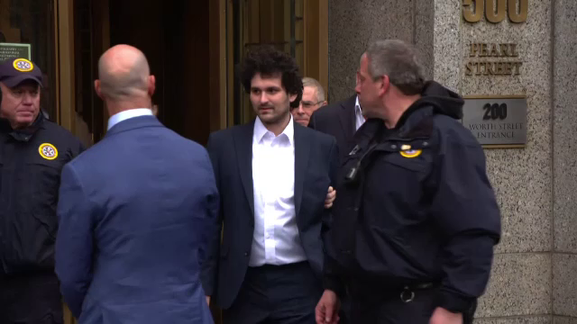 Fondatorul platformei de tranzacționarea criptomonedelor FTX a fost eliberat pe o cauțiune de 250 de milioane de dolari