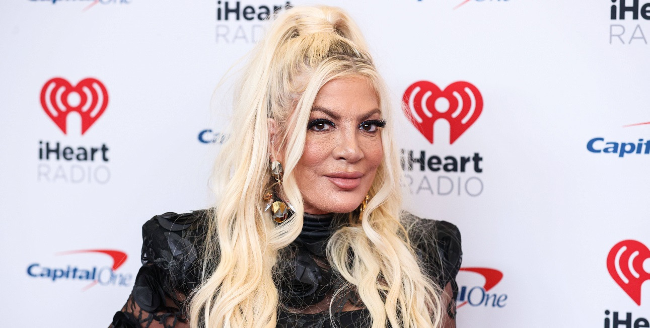 Actriţa Tori Spelling, cunoscută din serialul "Beverly Hills, 90210", a ajuns pe patul de spital. Ce probleme are vedeta