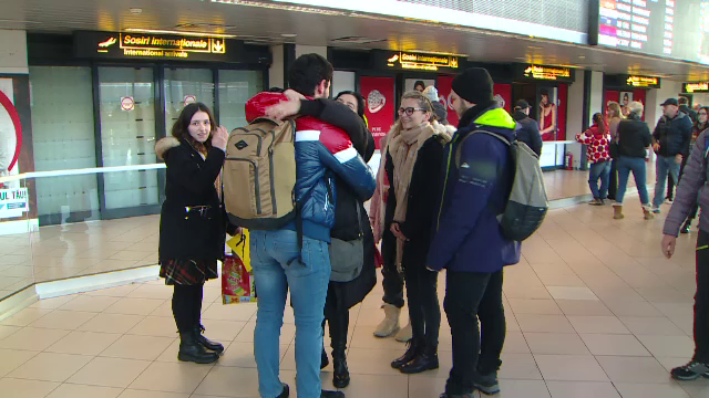 Aglomerație în gări, aeroporturi și vămi. Românii au venit în țară pentru a petrece Crăciunul cu familia