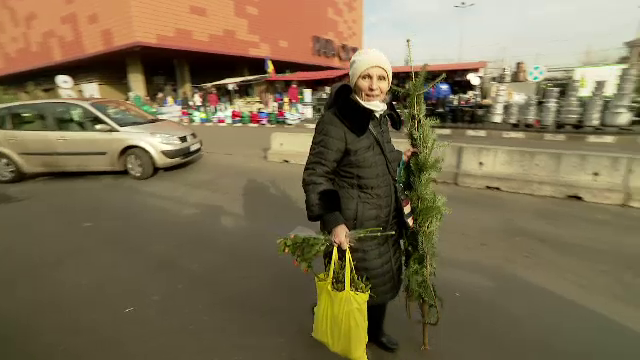 Forfota a continuat în piețe și magazine. Românii, cu lista în mână, au făcut ultimele cumpărături înainte de Căciun