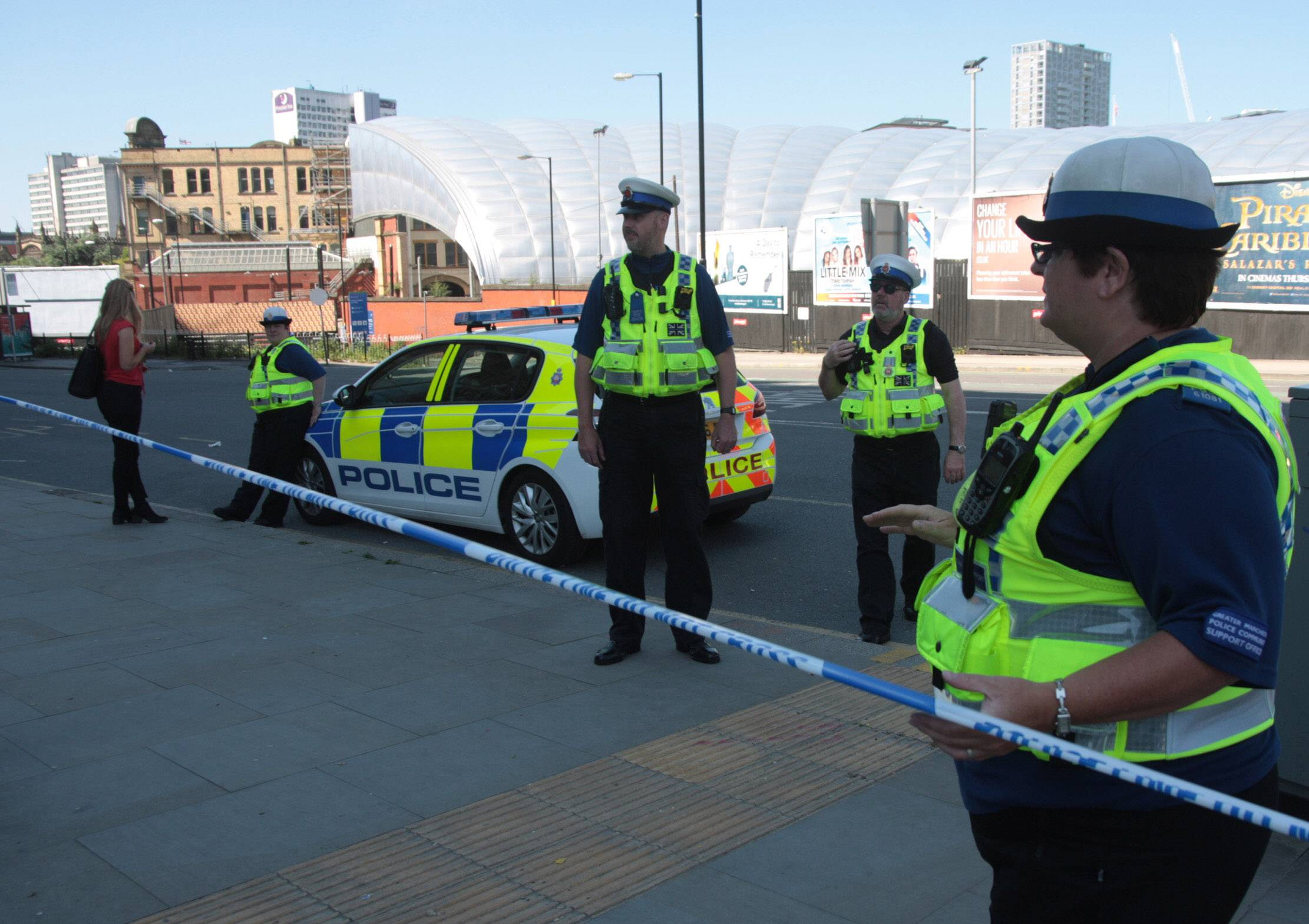 Unde s-a ascuns un bărbat care încerca să fugă de poliție. Individul avea ascunsă în apartament o cultură de canabis | FOTO