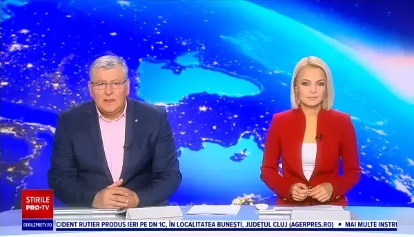 Imagini rare cu un râs care înoată. Animalul a traversat lacul Bicaz