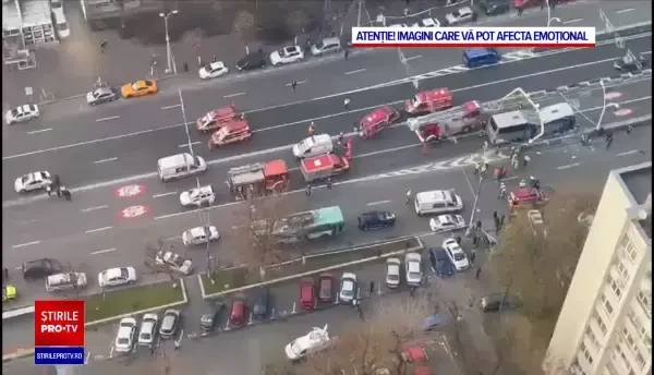 Șoferul autocarului cu turiști greci s-ar fi încadrat prea târziu pe banda de intrare în Pasajul Unirii