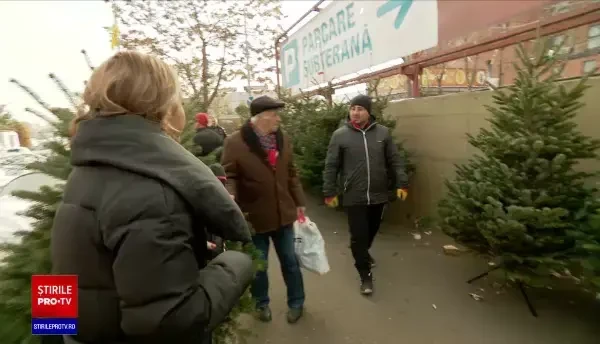 Forfota a continuat în piețe și magazine. Românii, cu lista în mână, au făcut ultimele cumpărături înainte de Căciun