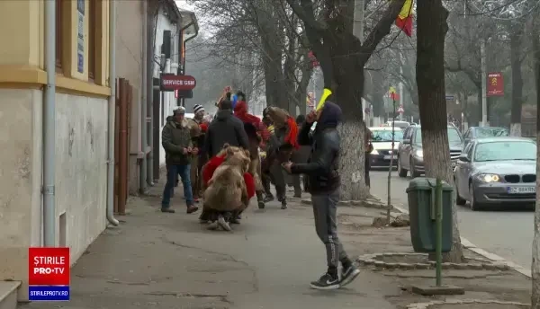 Colindătorii au trecut la nivelul următor și au început să folosească boxe portabile sau chiar vuvuzele