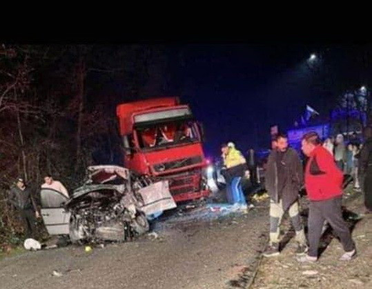 Doi frați de 16 și 20 de ani au murit spulberați de un TIR, în Ajunul Crăciunului. Cum s-a produs tragedia