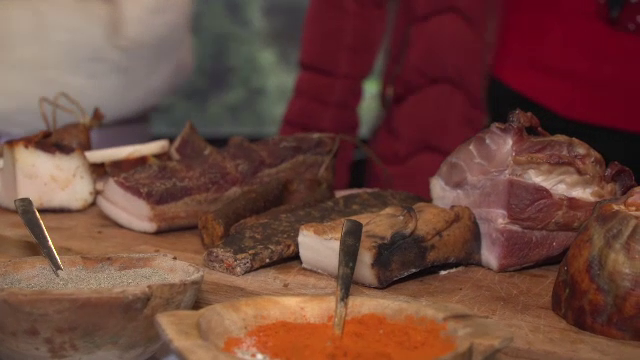 Crăciun la munte, dar fără zăpadă. Pe Transalpina, turiștii au fost încântați de șorici