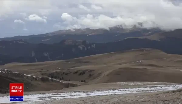 Crăciun la munte, dar fără zăpadă. Pe Transalpina, turiștii au fost încântați de șorici