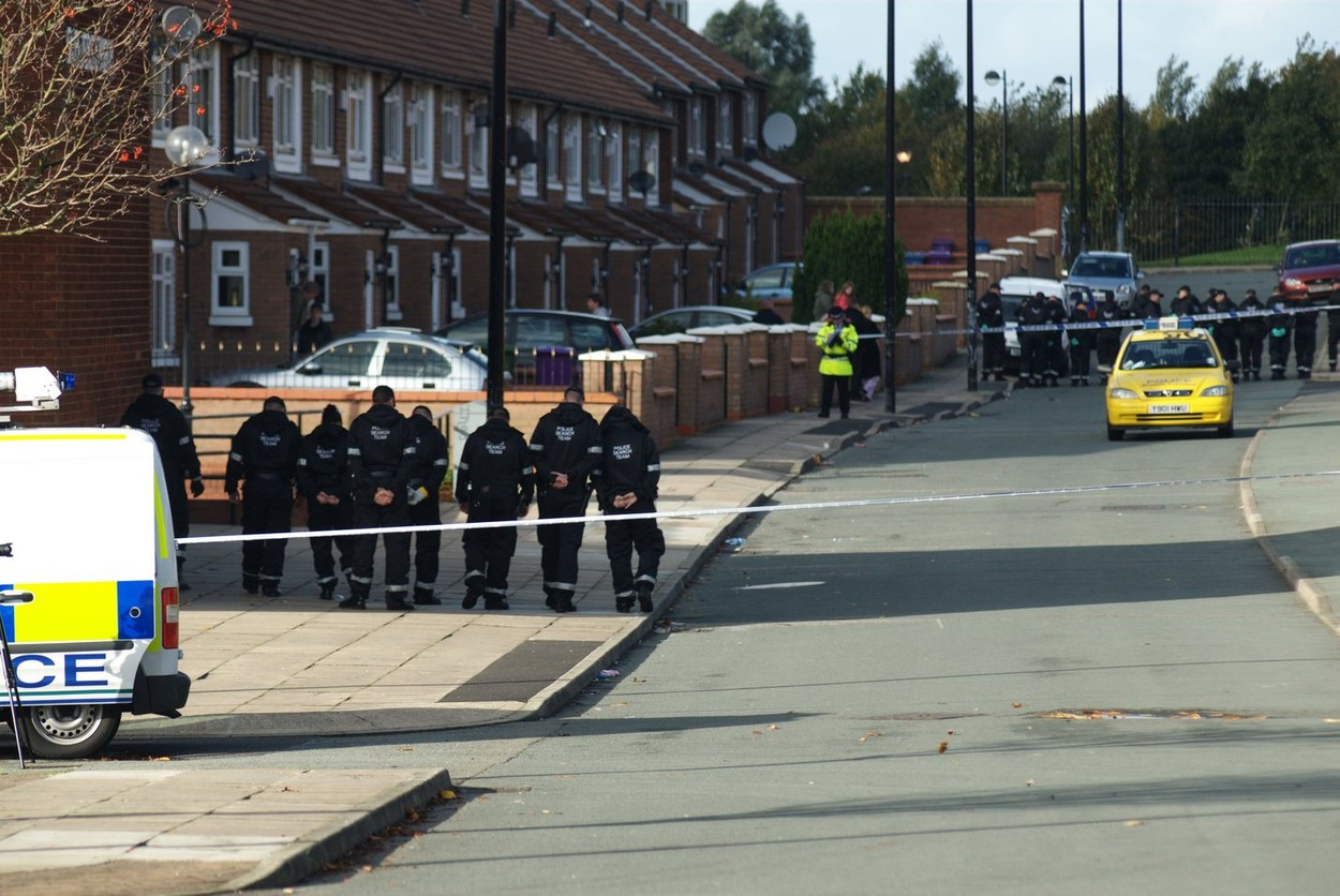 Incident armat în apropierea orașului Liverpool. O femeie a fost ucisă, iar numeroase persoane au fost rănite