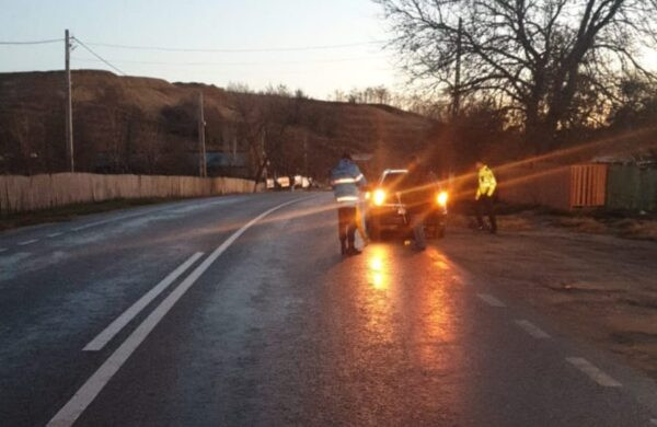 Tragedie în ziua de Crăciun. O femeie din Olt a fost lovită mortal de o mașină, când se întorcea de la tămâiat