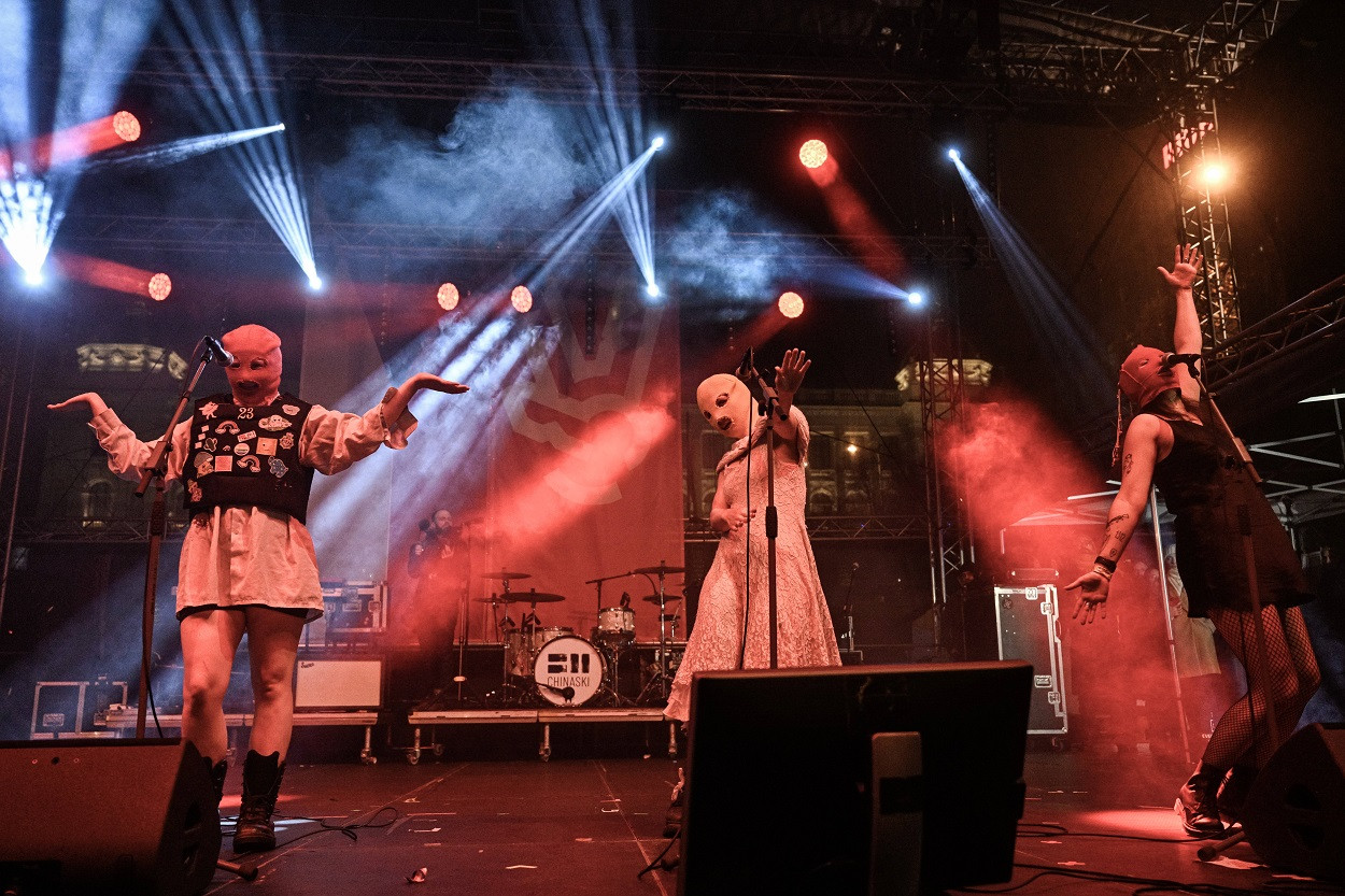 Trupa rusă de punk Pussy Riot protestează faţă de războiul din Ucraina şi cere judecarea lui Putin: Un criminal de război