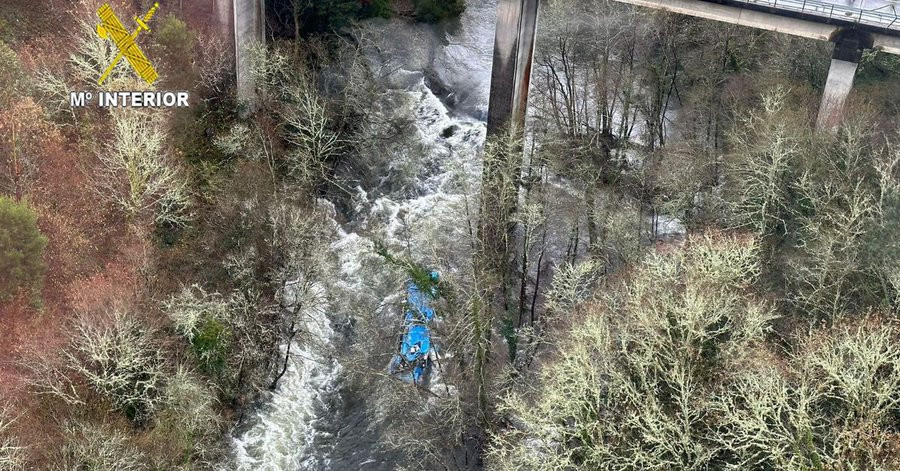 Cinci morţi după căderea unui autocar într-un râu în Spania