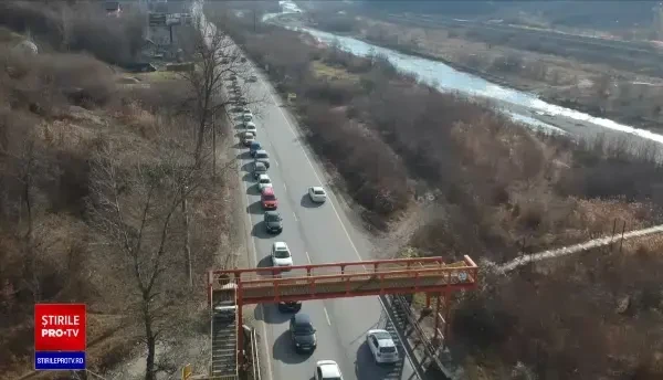 Zi perfectă de iarnă la munte. Turiștii au ales să petreacă ore întregi în aer liber