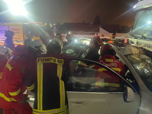 Accident grav între un TIR și un autoturism, în Brașov. Două persoane au murit