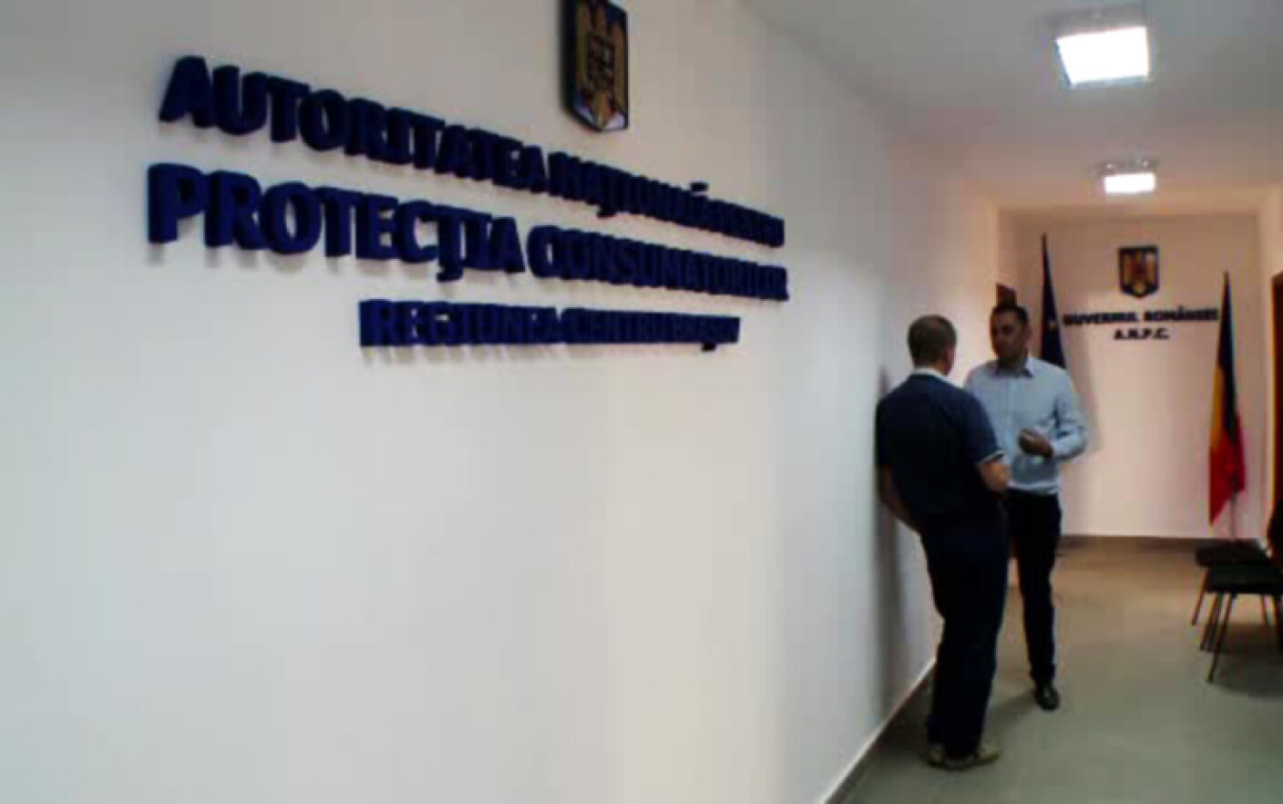 ANPC: În perioada reducerilor de iarnă, verificaţi preţurile prin consultarea site-urilor