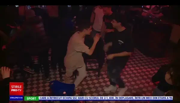 Distracție în cluburi după Crăciun. Tinerii au înlocuit mâncarea cu barul și s-au întrecut în dansuri