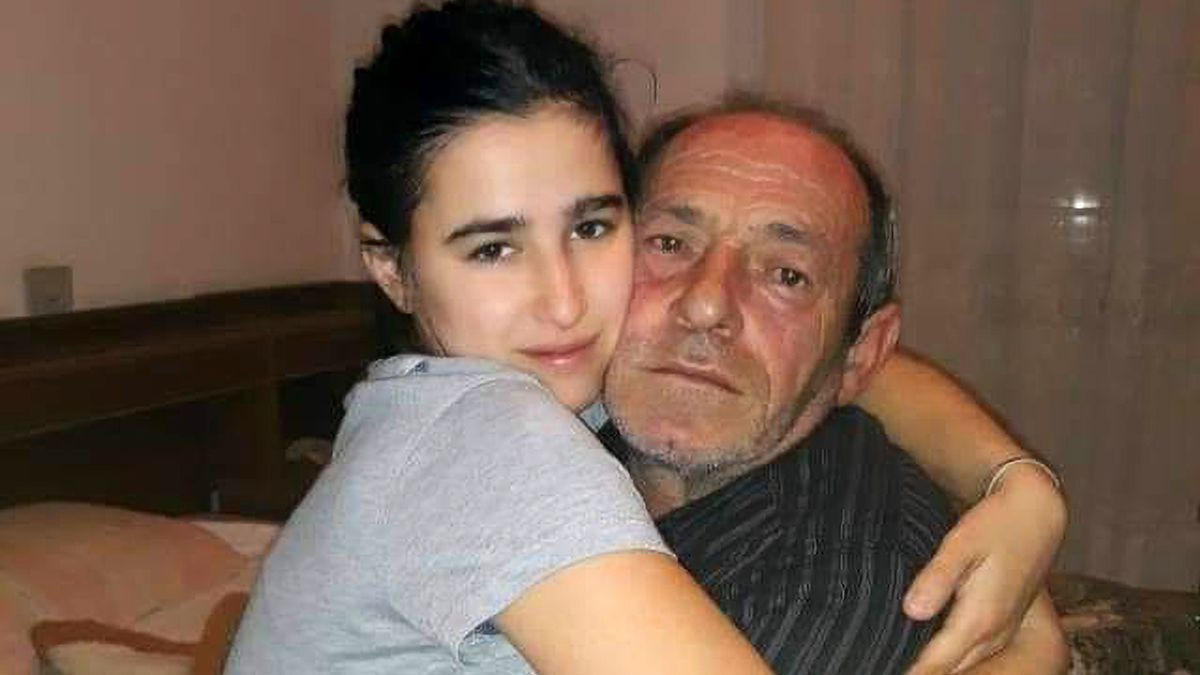 Un individ de 63 de ani și-a înjunghiat până la moarte soția de 29 de ani într-un atac teribil în Ajunul Crăciunului