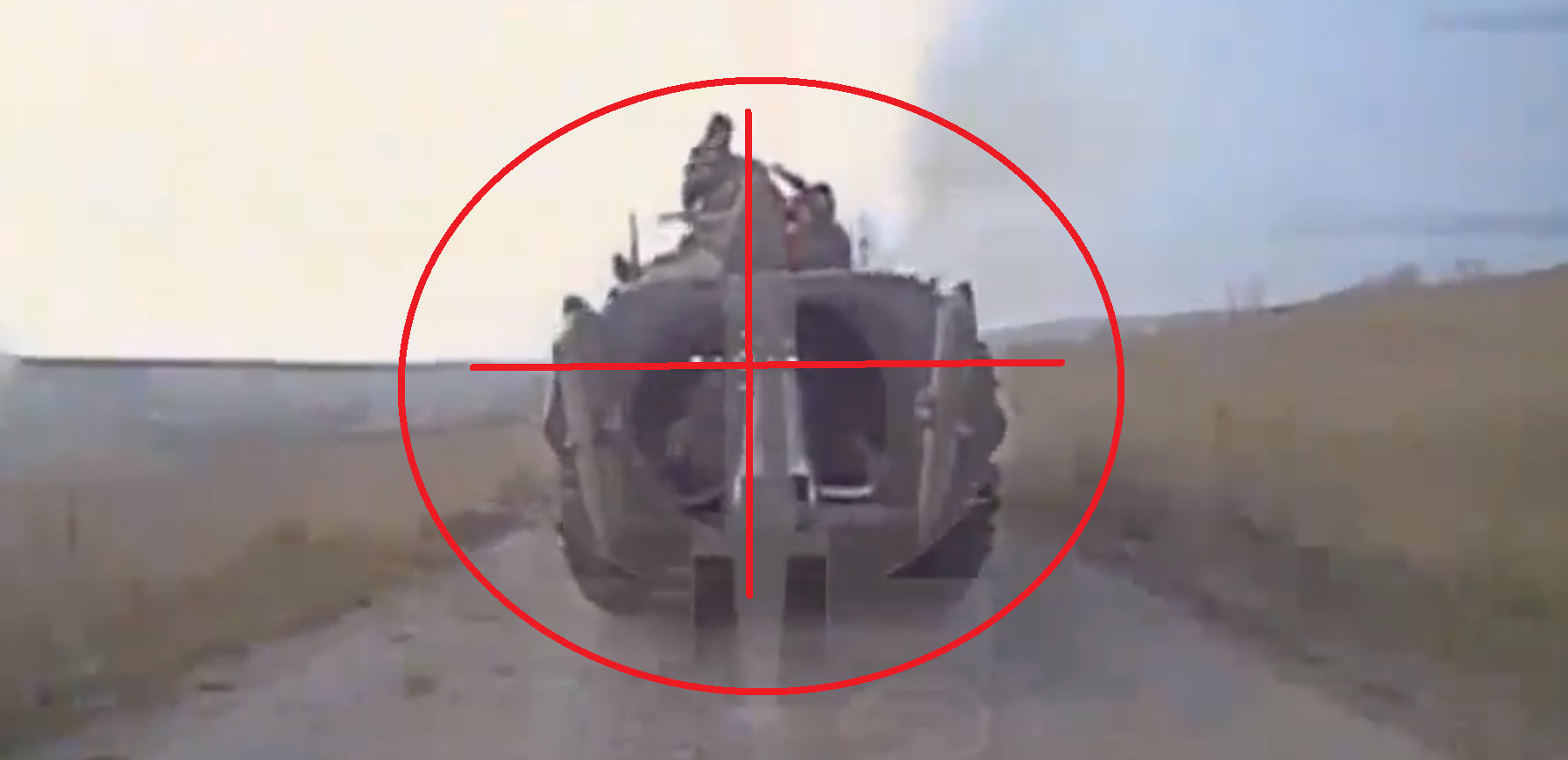 VIDEO. Momentul în care o dronă ucraineană kamikaze atacă un tanc rusesc. Soldații nu au mai putut face nimic