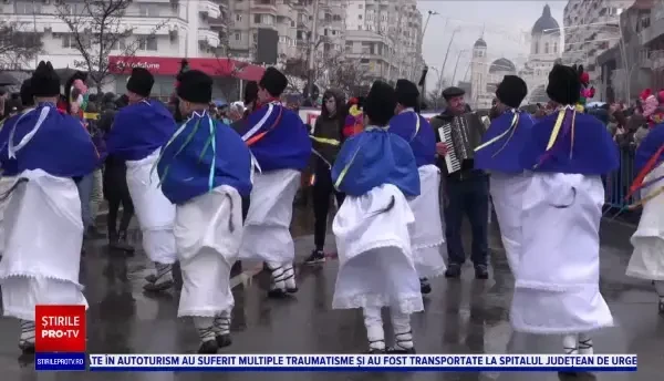 După doi ani de pauză, a început cel mai mare festival de obiceiuri din Moldova. De ce colindă de 200 de ani uncheşii de la Păuneşti