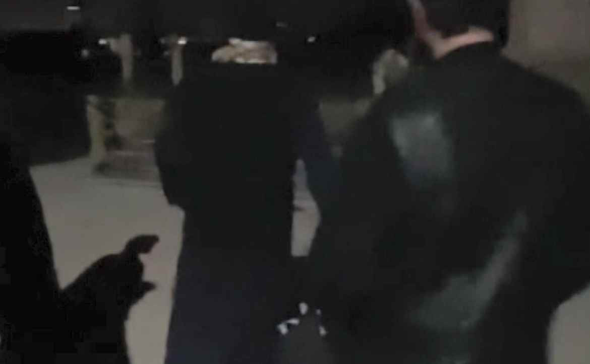 Părintele Calistrat s-a reîntors la slujbe, după scandalul din noiembrie. Două enoriașe îl acuză că le-a lovit