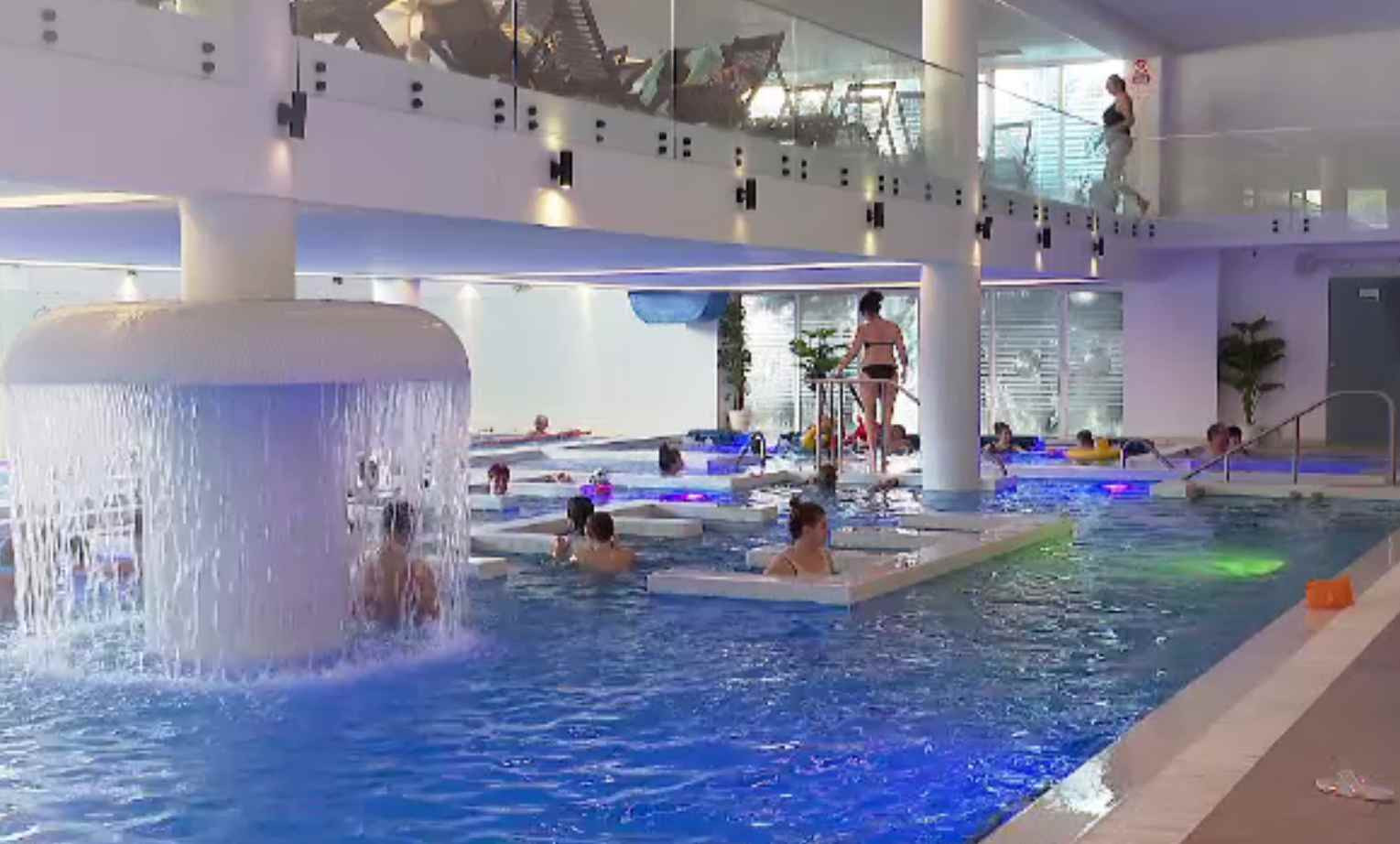 Românii au ales să-și petreacă Revelionul pe litoral. Hotelurile cu centre SPA sunt ocupate. Cât costă petrecerea de Anul Nou