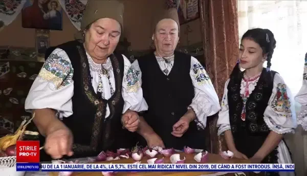 Gospodinele din Ardeal au făcut calendarul din foi de ceapă și au aflat cum va fi vremea în 2023