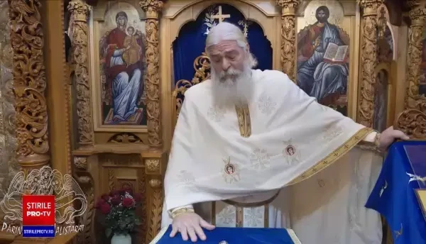 Părintele Calistrat s-a reîntors la slujbe, după scandalul din noiembrie. Două enoriașe îl acuză că le-a lovit