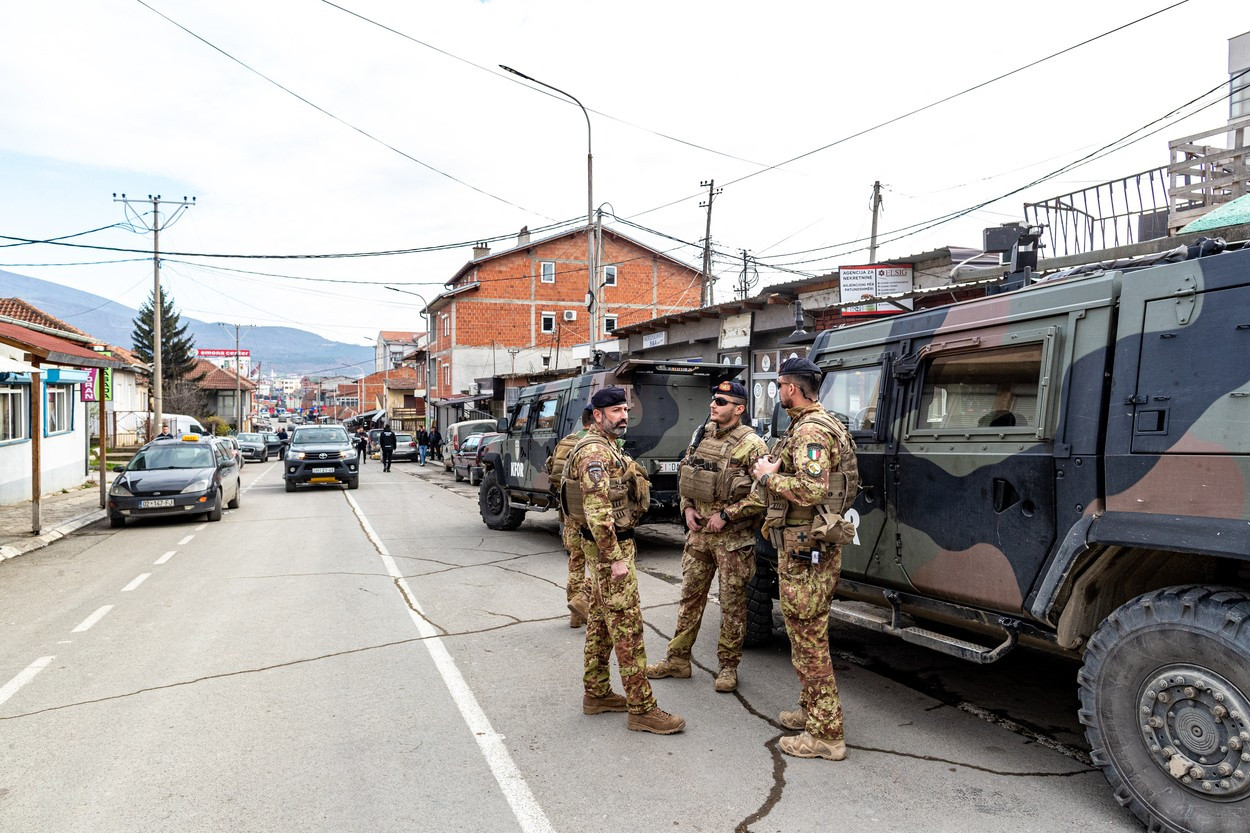 Toate baricadele din nordul Kosovo au fost îndepărtate. Două puncte de trecere către Serbia au fost deschise