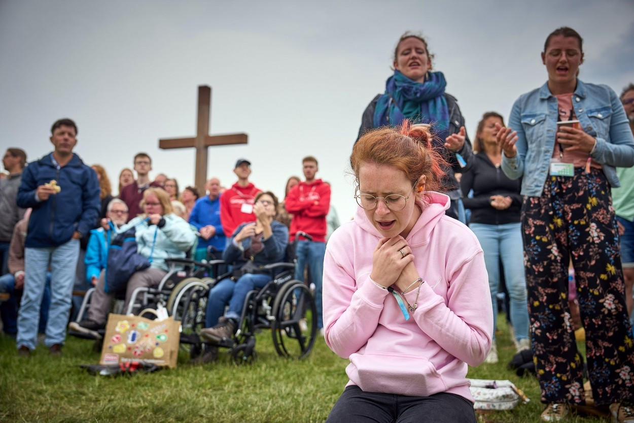 Religia care ia avânt în România. A câștigat cei mai mulți adepți în ultimii 10 ani