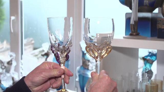 Veselă dedicată ocaziilor speciale. Cât ne costă să aranjăm masa de Revelion