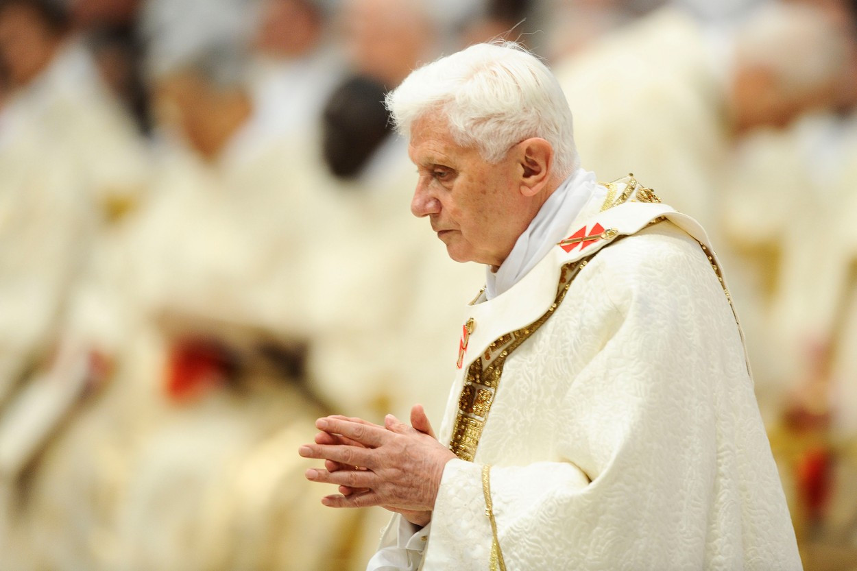 Fostul Papă Benedict a cerut iertare pentru abuzurile sexuale comise de clerici asupra copiilor