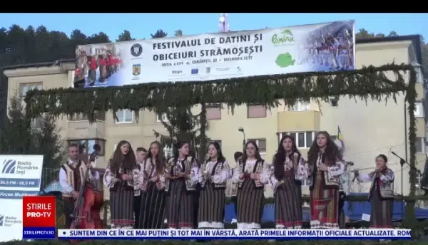 Străzile oraşului Comăneşti au fost invadate de urşi. S-a întâmplat cu ocazia celui mai mare festival de datini şi obiceiuri
