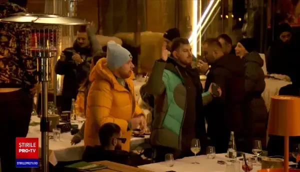 Turiștii de la munte au mizat pe dans și distracție, în lipsa zăpezii: ”Ne simțim extraordinar!”