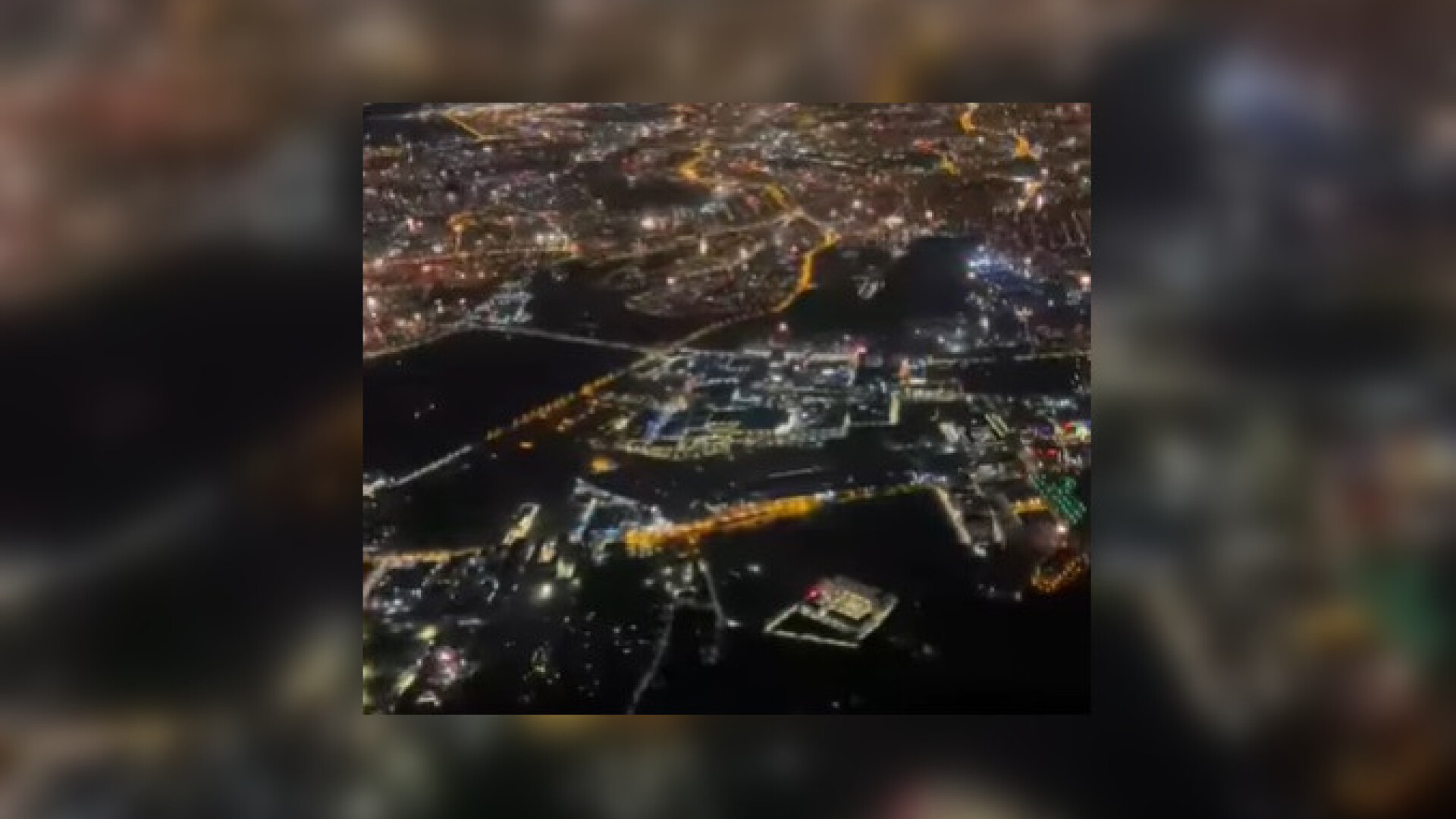 Cum s-a văzut focul de artificii deasupra Bucureștiului la miezul nopții. Imagini din avion. VIDEO