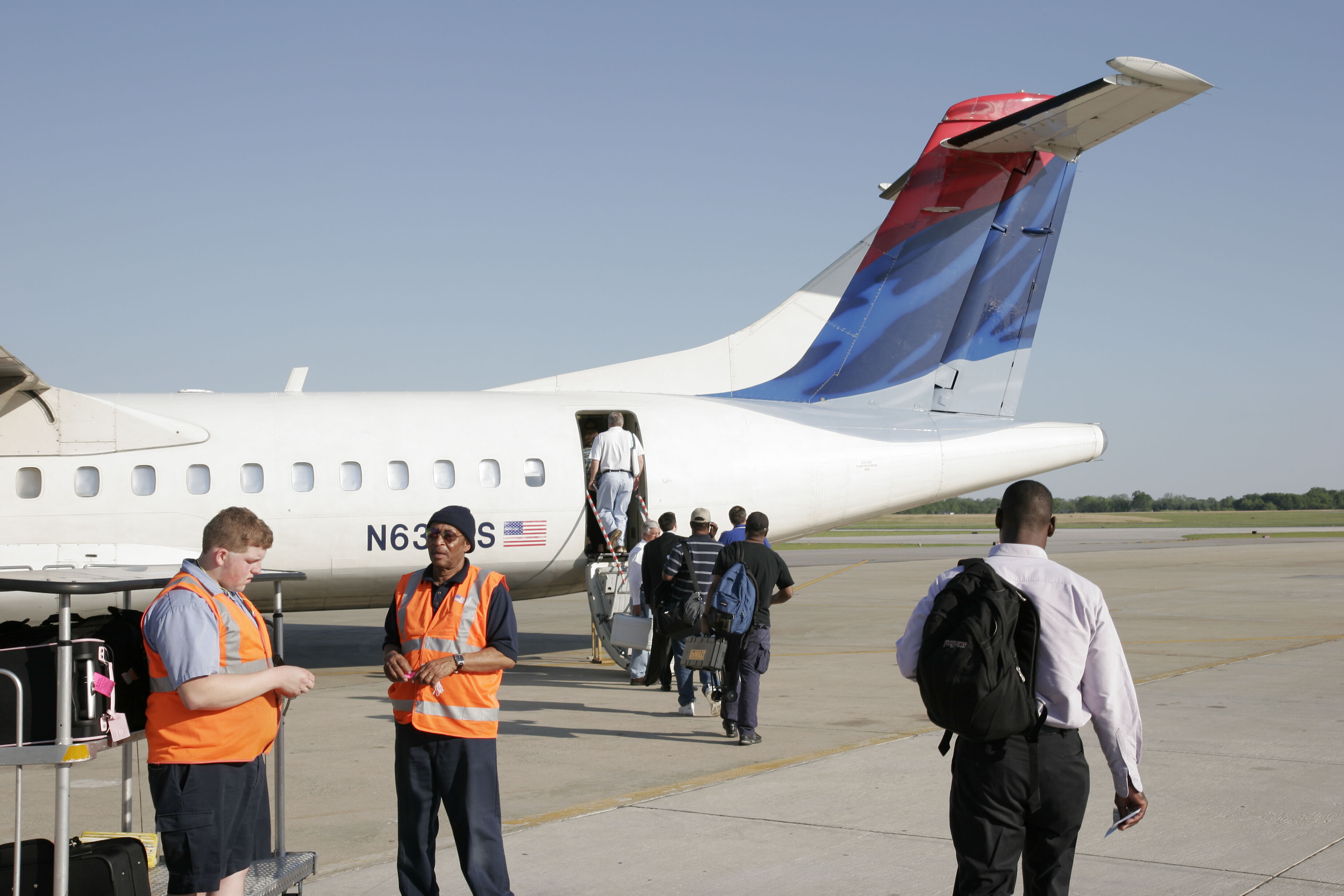 Manipulant de bagaje, tras în motorul avionului pe pista aeroportului din Alabama. Sfârșit groaznic pentru bărbat