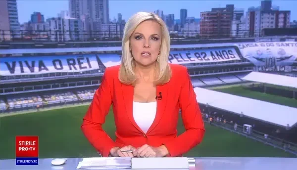 Funeraliile lui Pele. Sicriul cu trupul neînsufleţit al legendei fotbalului a fost depus la stadionul Vila Belmiro din Santos