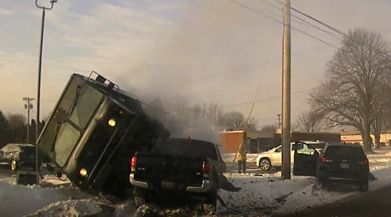 Polițiștii au făcut publice imagini cu cele mai șocante accidente rutiere care s-au produs în Ohio și Michigan