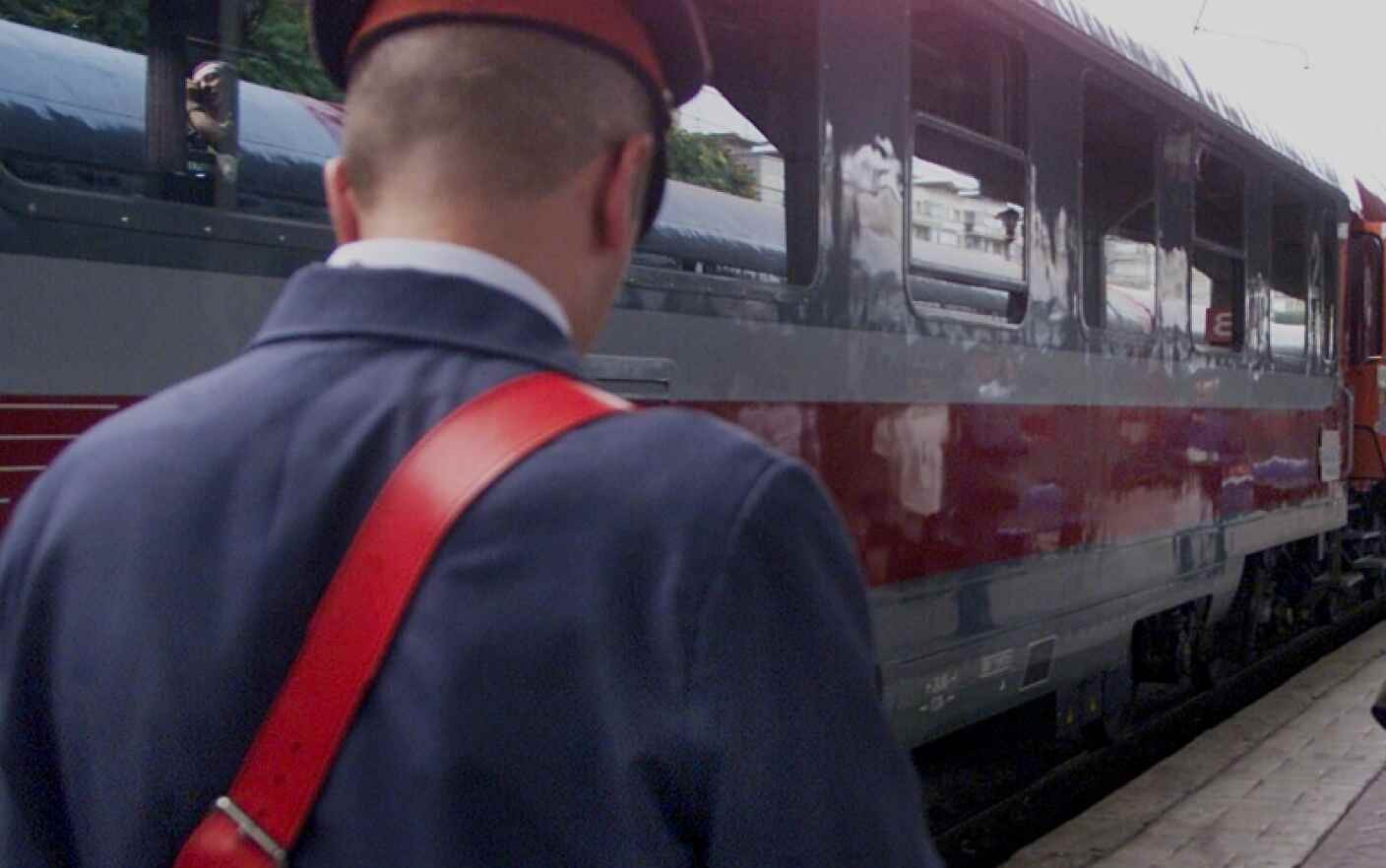 ”Naș” de tren dat cu capul de pereți și cu hainele rupte de călător fără bilet. Ce e mai ciudat abia urmează