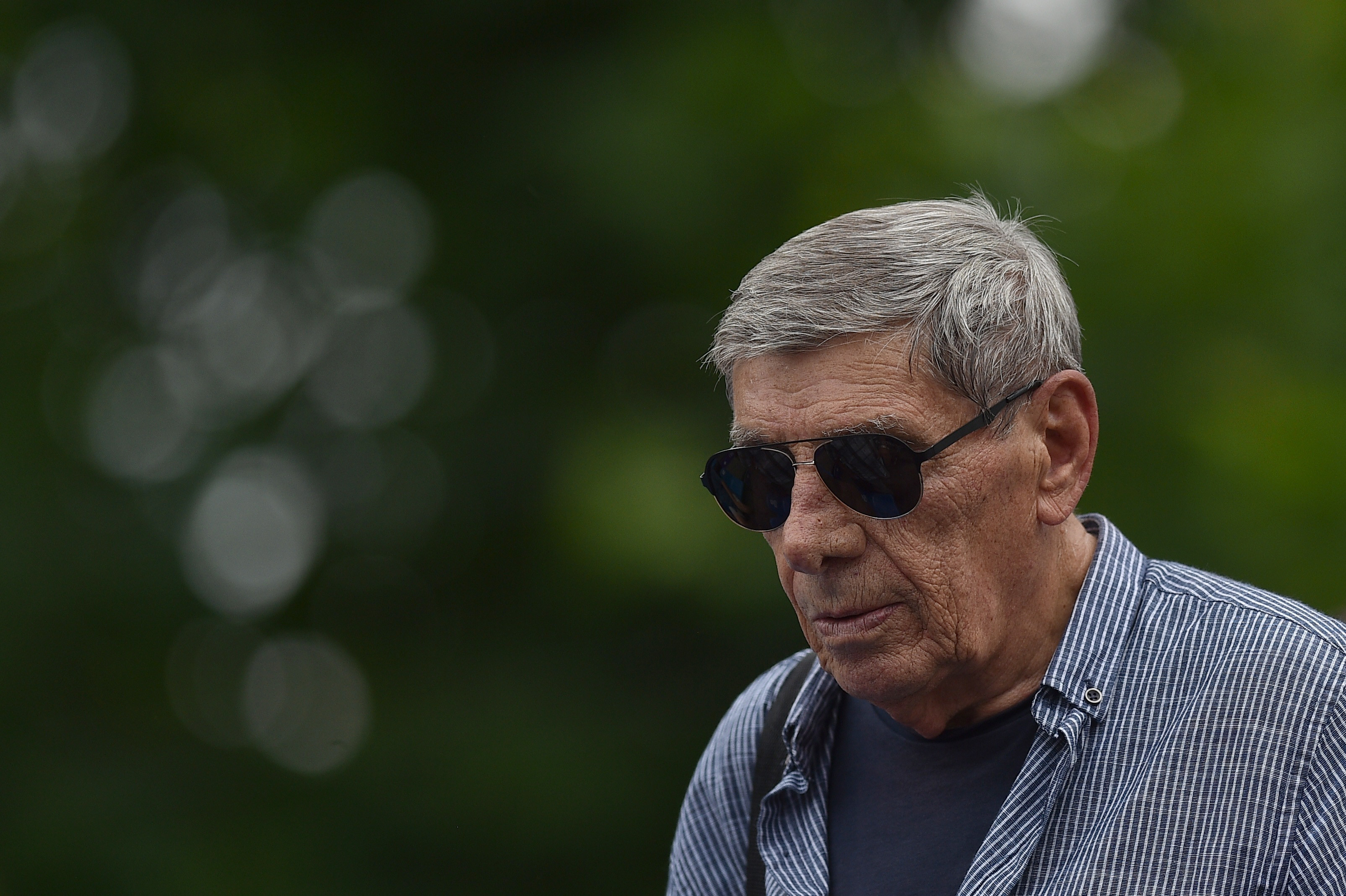 Mitică Popescu a fost înmormântat cu onoruri militare la Cimitirul Bellu, lângă soția sa, Leopoldina Bălănuță