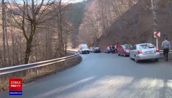 Trei tineri care se întorceau din vacanța de Revelion au fost răniți după ce șoferul începător a făcut o greșeală